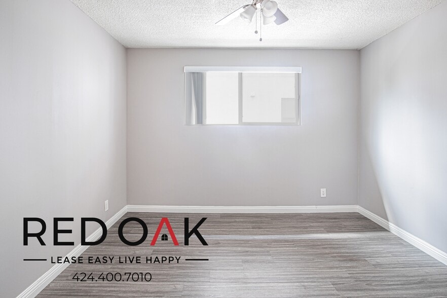 Building Photo - 12737 Moorpark St