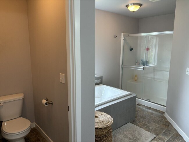 Building Photo - Stunning 4 Bed Yelm Home with Vaulted Ceilings & Modern Amenities!