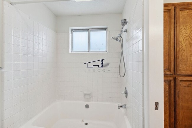 Building Photo - 281 Pheasantbrook Dr