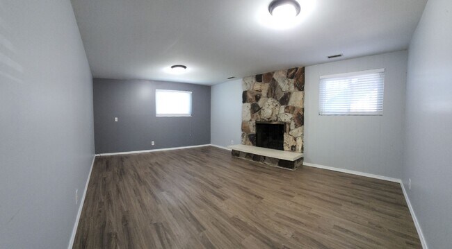 Building Photo - Murray Gem