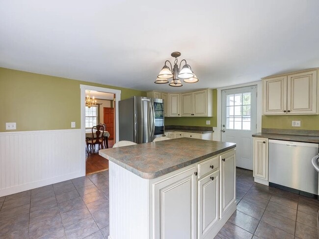 Building Photo - 59 Middle Rd