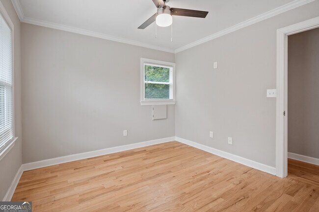 Building Photo - 1335 E Washington Ave