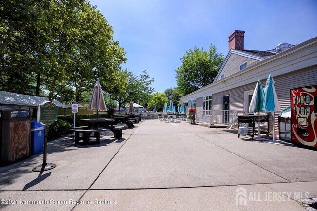 Building Photo - 48 Rutland Ln