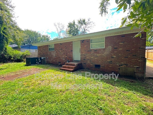 Building Photo - 3615 Midfield Dr