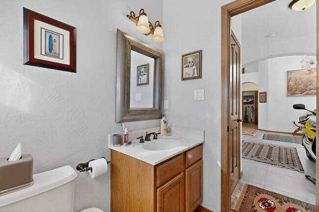 Building Photo - NW Executive Living 3/BD 2.5/BA 3/CG