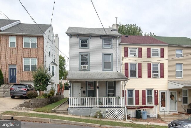 Building Photo - 330 W 3rd Ave