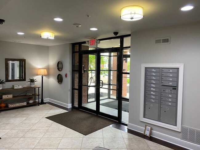 Building Photo - Simsbury Place