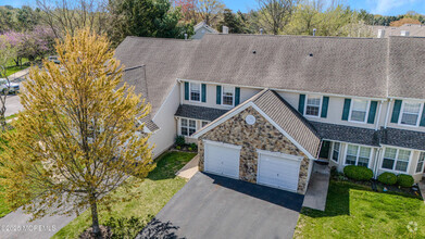 Building Photo - 202 Iris Way