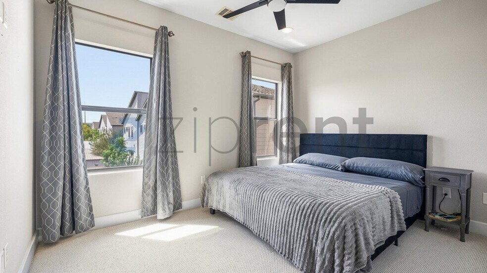 Building Photo - Unit