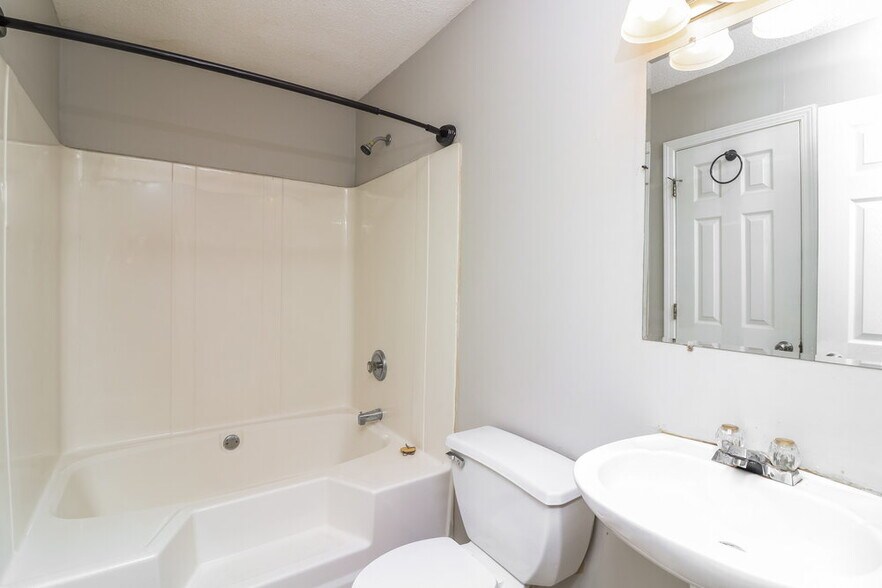 Building Photo - 5328 Brickleberry Way
