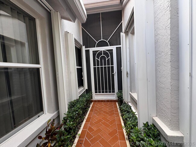 Building Photo - 7702 Majestic Palm Dr