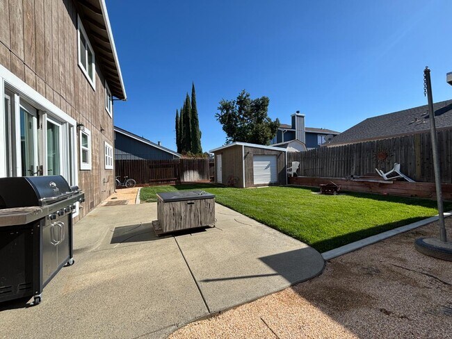 Building Photo - 430 Inverness Way