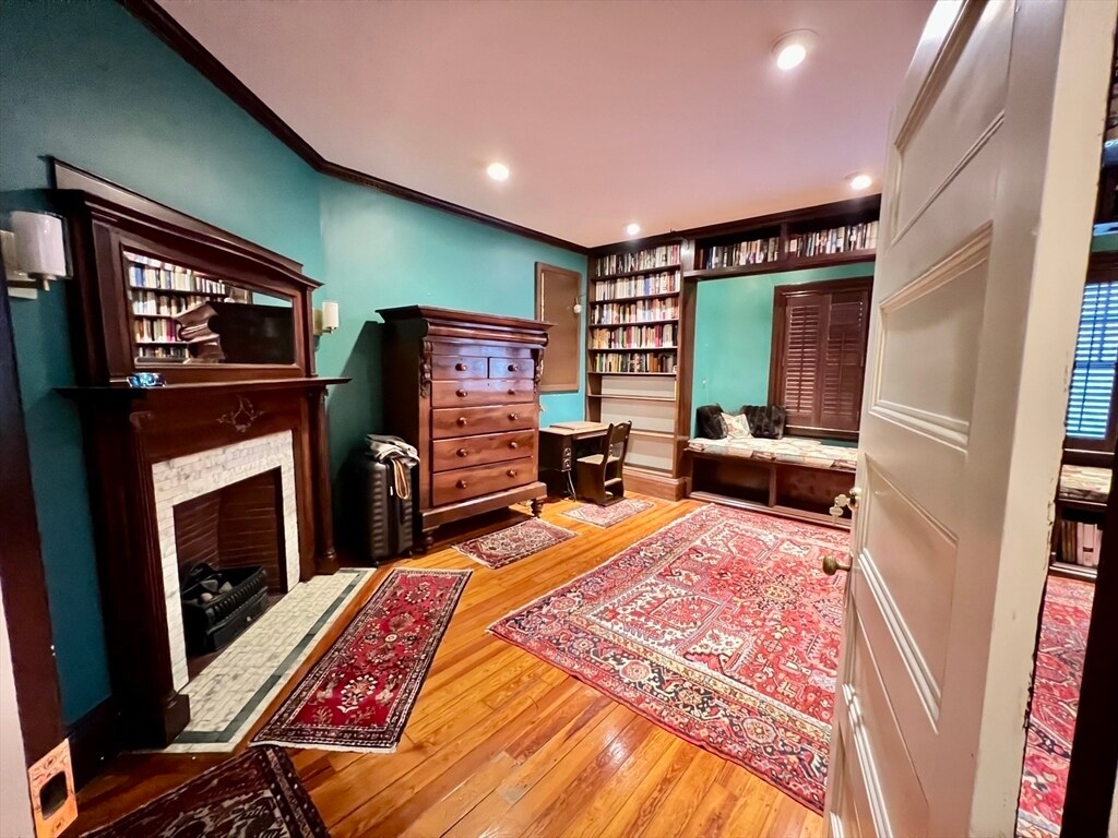 Building Photo - 736 Washington St