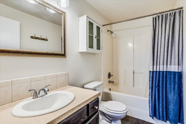 Building Photo - 2 weeks FREE RENT! South Wichita Gem! Save $$ with solar panels