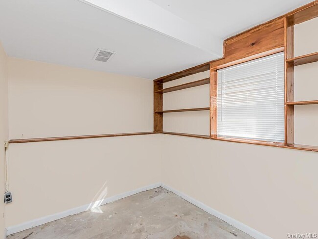 Building Photo - 42 Tower Hill Dr