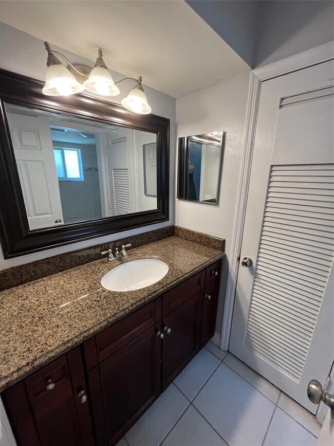 Building Photo - 1311 NE 18th St