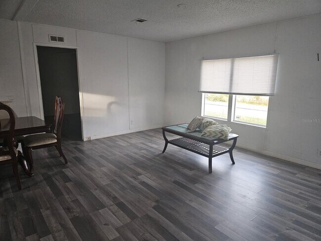 Building Photo - 129 4th St