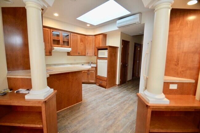 Building Photo - 27 5th St