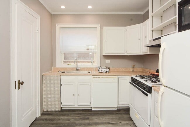 Building Photo - 5516 N Kenmore Ave