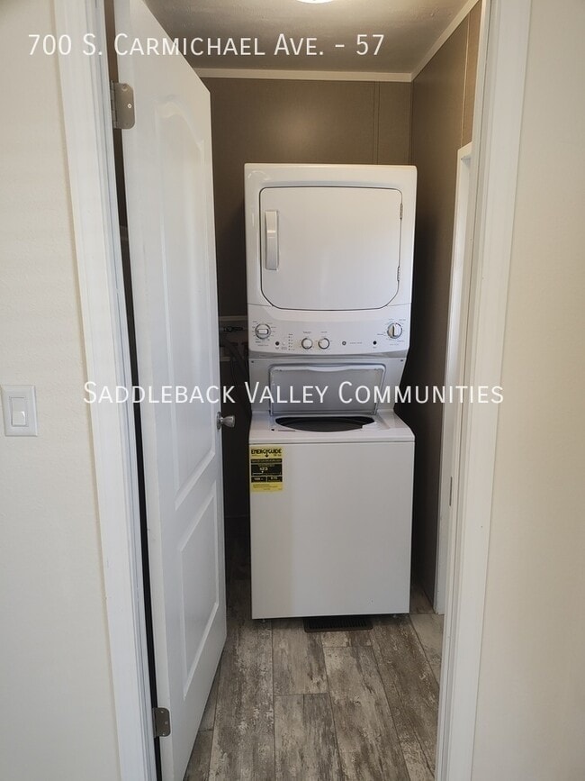 Building Photo - 700 S Carmichael Ave