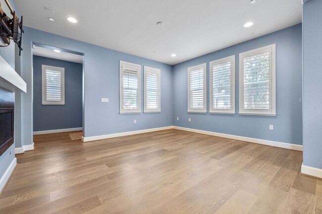 Building Photo - Stunning 4 Bedroom in the Dunes - Available for showings March 2nd