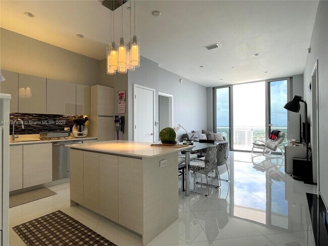 Building Photo - 2600 E Hallandale Beach Blvd