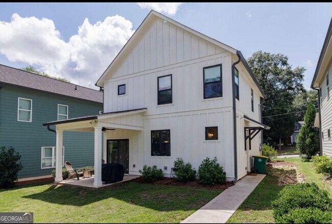 Building Photo - Modern Three Bedroom North Athens