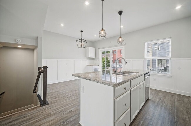 Building Photo - Luxurious 3-bedroom 2.5 bath townhome with Garage in Chesapeake