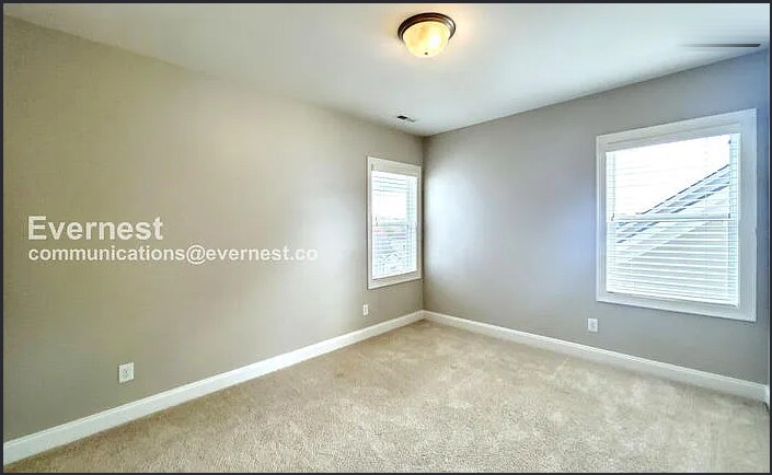 Building Photo - 147 Hobbs Dr