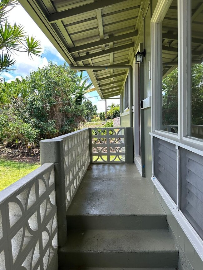 Building Photo - 3BR/2BA House with driveway and parking