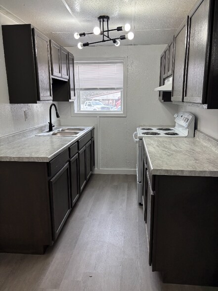 Building Photo - 208 Morning Dr