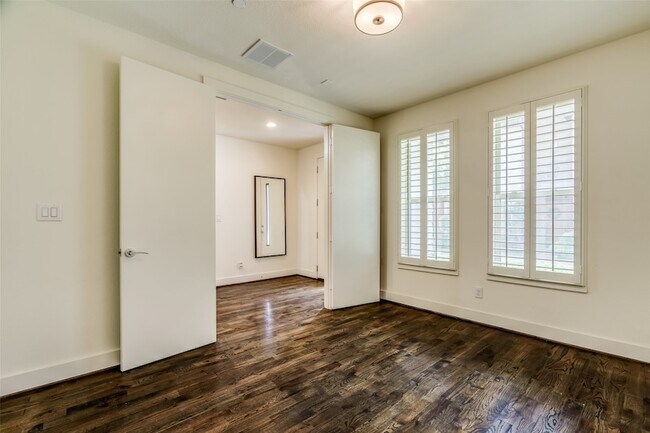 Building Photo - 4211 Rawlins St