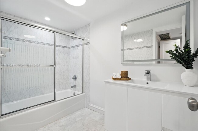 Building Photo - 5555 Collins Ave