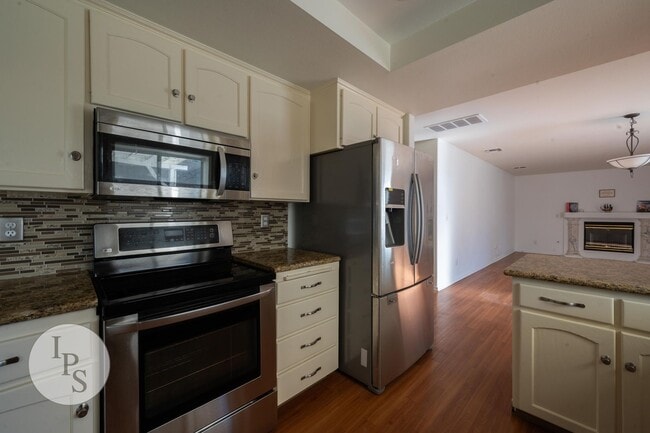 Building Photo - Gated Fresno NW Home, 3BR/2BA, in CUSD - L...