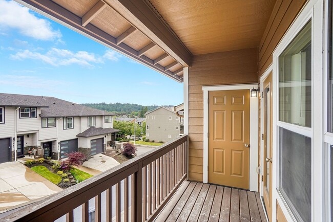 Building Photo - 3 bed, 3.5 bath townhouse in McKenzie Ridg...