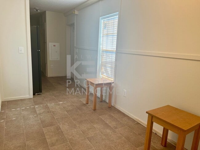 Building Photo - Charming home located in Grand Coteau, LA