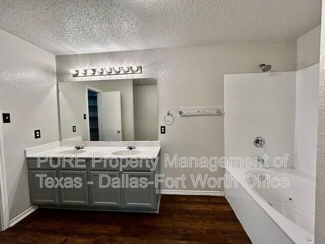 Building Photo - 2303 Bantry Ln