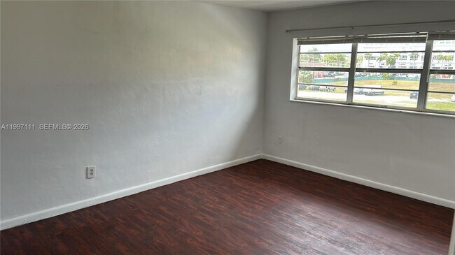 Building Photo - 1855 NE 121st St