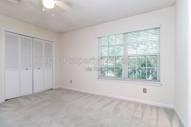 Building Photo - 2065 Emerald Terrace