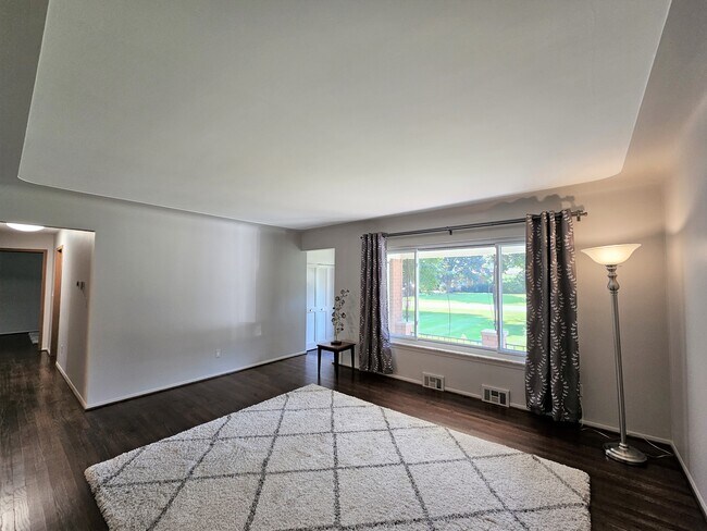 Building Photo - 53416 Tundra Dr