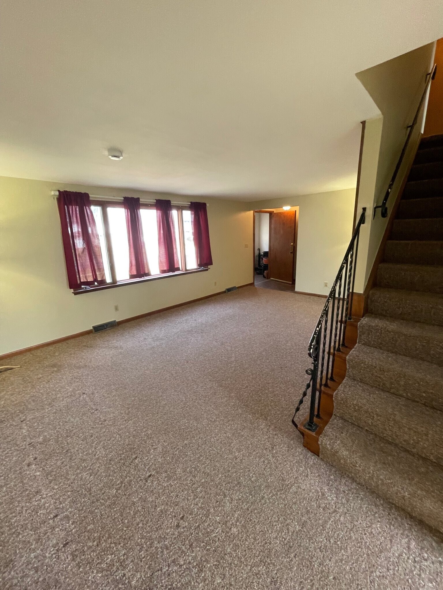 Building Photo - 225 Sunshine Dr