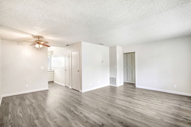 Building Photo - Beautiful 1 bedroom 1 Bath Unit