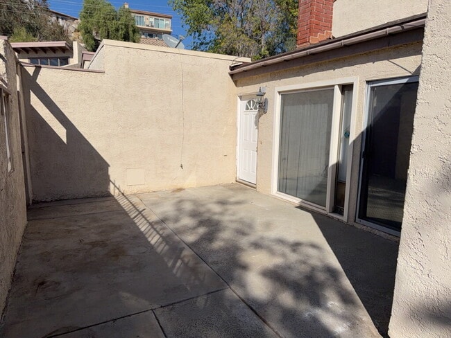 Building Photo - 797 Daffodil Dr