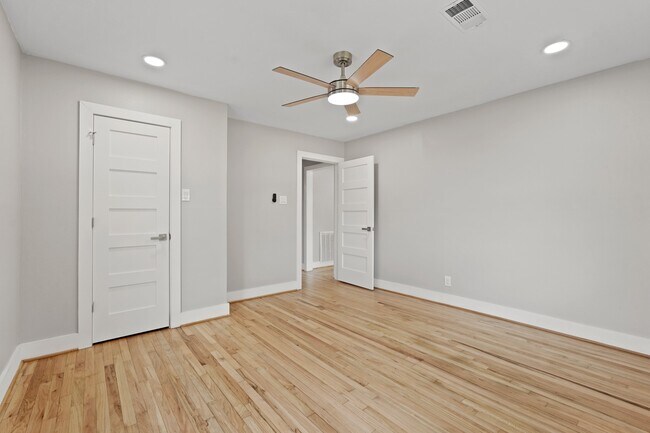 Building Photo - 5451 Redstart St