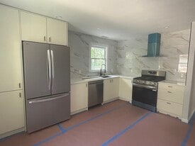 Building Photo - 16 Treat Ave