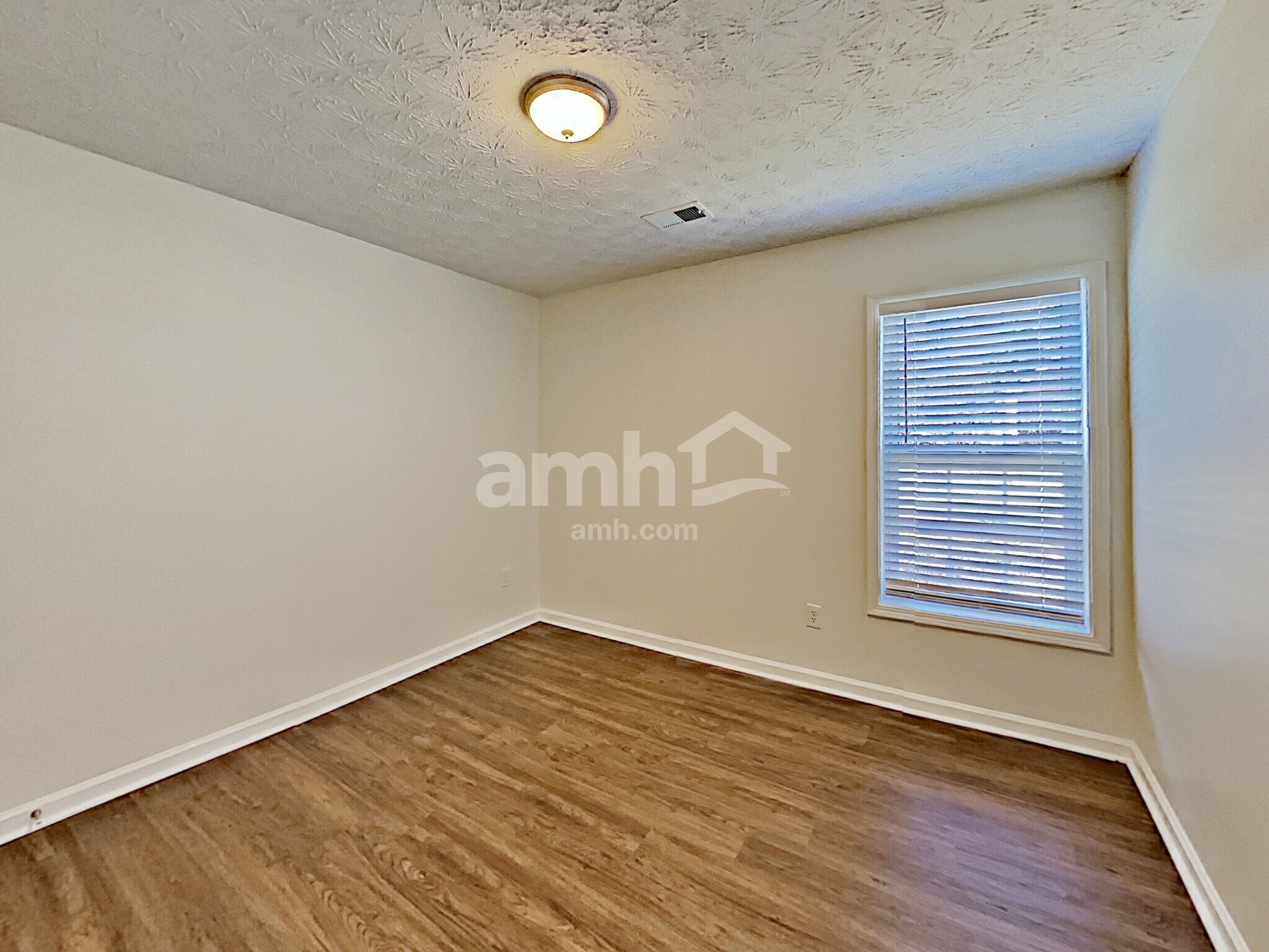 Building Photo - 18 Ludwick Ln