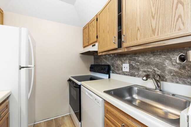 Building Photo - Ready to Rent