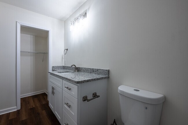 Building Photo - 450 Paines Ave NW