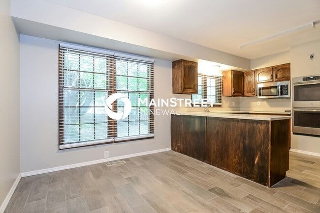 Building Photo - 4 Bedroom Pet-Friendly Home in Florissant,...