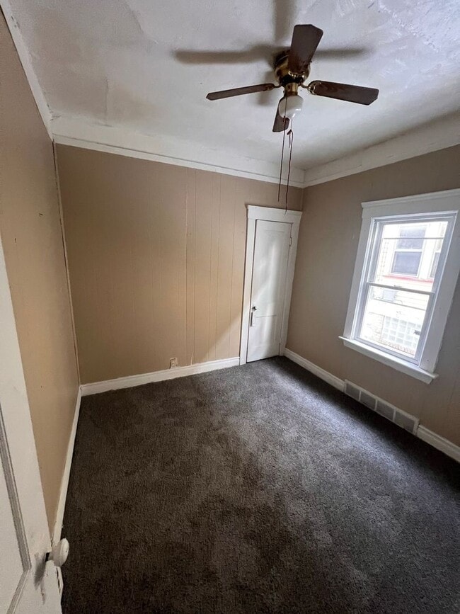 Building Photo - SECTION 8 WELCOME – Spacious 2-Bedroom wit...